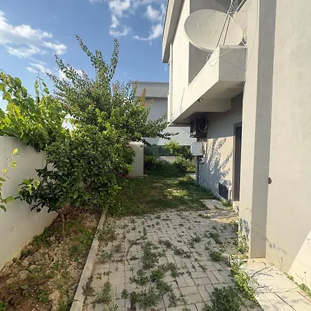 Tueluesah With Own Garden And Fruit Trees, 950m To Beach, 2 Bedrooms Villa Kuşadası