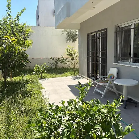 Tueluesah With Own Garden And Fruit Trees, 950m To Beach, 2 Bedrooms * クシャダス